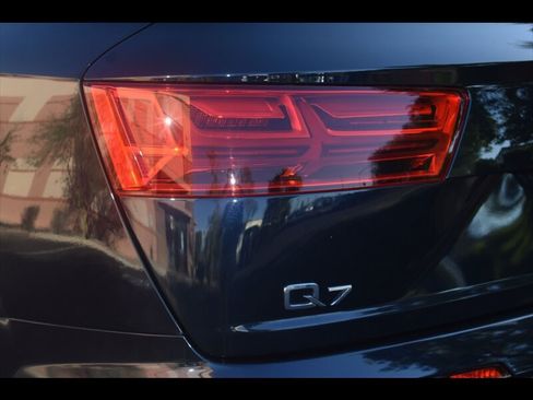Used 2017 Audi Q7 2.0T Premium AWD/4WD image 53