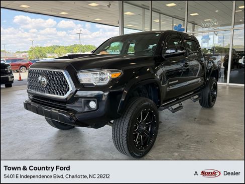 Used 2019 Toyota Tacoma TRD Sport AWD/4WD image 1