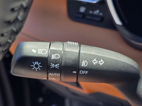 Used 2024 Toyota Highlander Platinum image 26