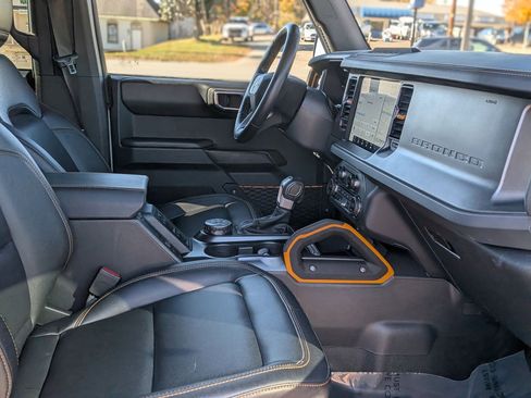Used 2024 Ford Bronco Badlands image 39
