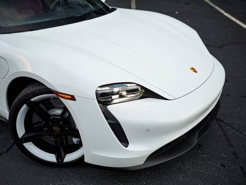 Used 2022 Porsche Taycan image 15