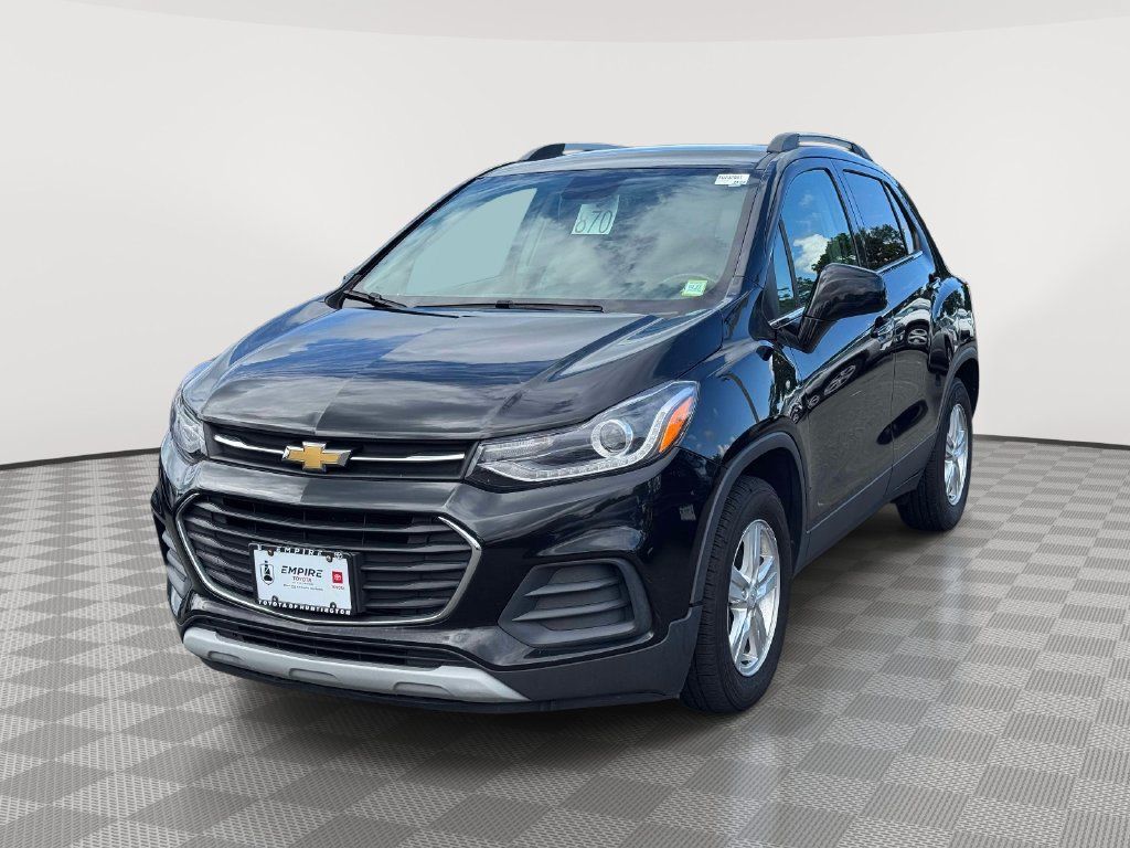 Used 2019 Chevrolet Trax LT w/ LT Convenience Package FWD image 3