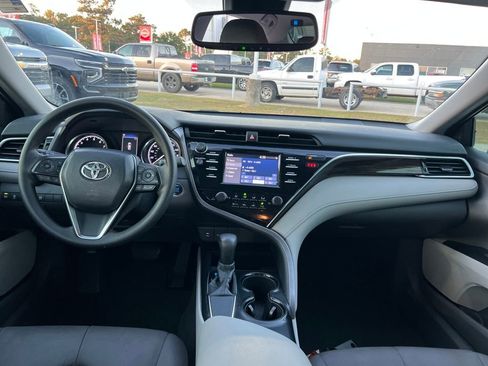 Used 2018 Toyota Camry LE image 15