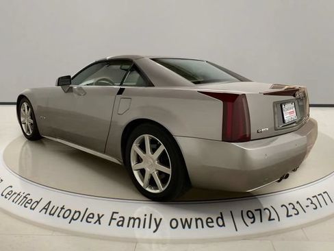 Used 2005 Cadillac XLR RWD image 4