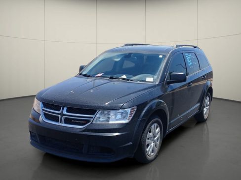 Used 2019 Dodge Journey SE FWD image 3