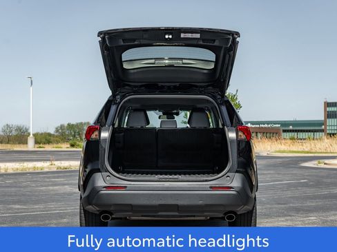 Used 2021 Toyota RAV4 XLE Premium AWD/4WD image 10