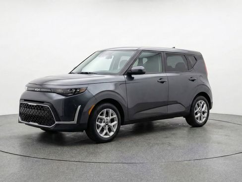 Used 2025 Kia Soul LX w/ LX Technology Package FWD image 3