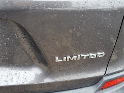 Used 2019 Jeep Cherokee Limited image 12