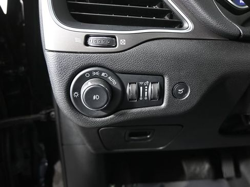 Used 2022 Jeep Cherokee Latitude Lux w/ Sun & Sound Group image 24