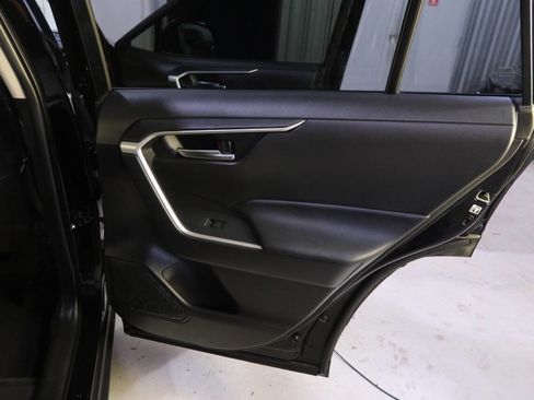 Used 2020 Toyota RAV4 XLE Premium image 27