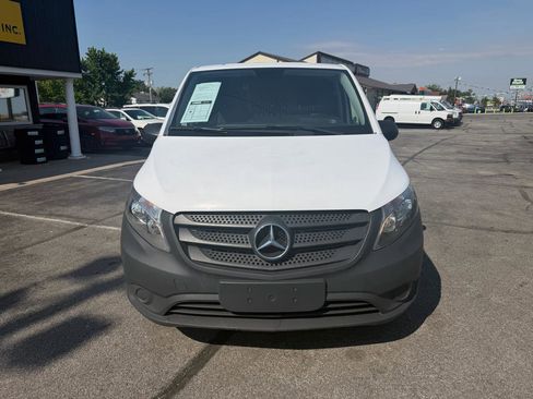 Used 2020 Mercedes-Benz Metris image 3