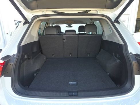 Used 2024 Volkswagen Tiguan SE AWD/4WD image 19