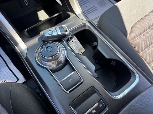 Used 2017 Ford Fusion SE w/ Fusion SE Technology Package FWD image 16