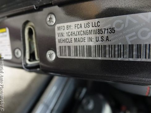 Used 2021 Jeep Wrangler Rubicon AWD/4WD image 25