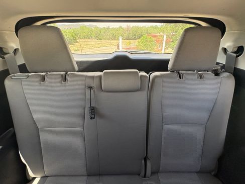 Used 2020 Toyota Highlander L AWD/4WD image 19