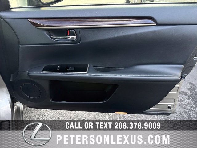 Used 2016 Lexus ES 300h w/ Luxury Package w/Wood Trim FWD image 12