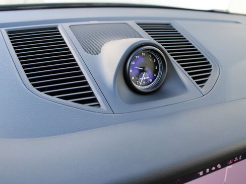 Certified 2025 Porsche Macan image 20