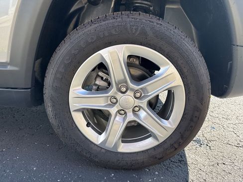 Used 2023 Jeep Compass Latitude w/ Convenience Group image 19