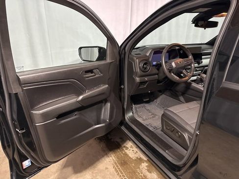 Used 2024 Chevrolet Colorado Trail Boss w/ Advanced Trailering Package image 3