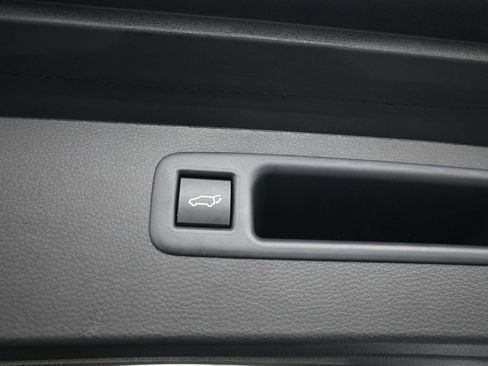 Used 2025 Toyota Highlander XLE AWD/4WD image 24