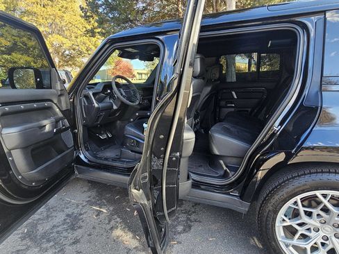 Used 2024 Land Rover Defender 110 V8 image 23