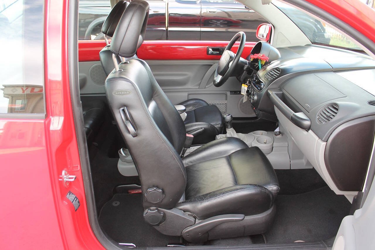 Used 2001 Volkswagen Beetle Sport FWD image 24