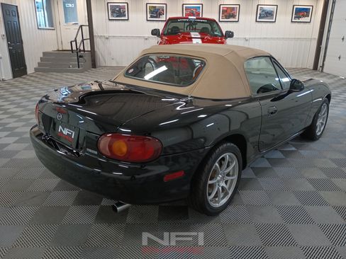 Used 1999 MAZDA MX-5 Miata RWD image 15