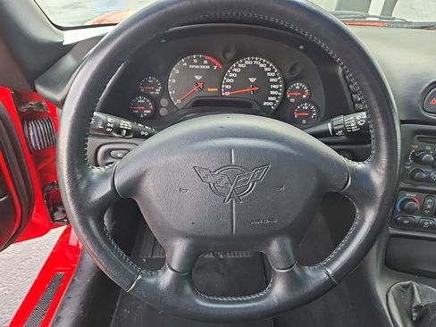Used 2000 Chevrolet Corvette Coupe w/ Memory Pkg image 18