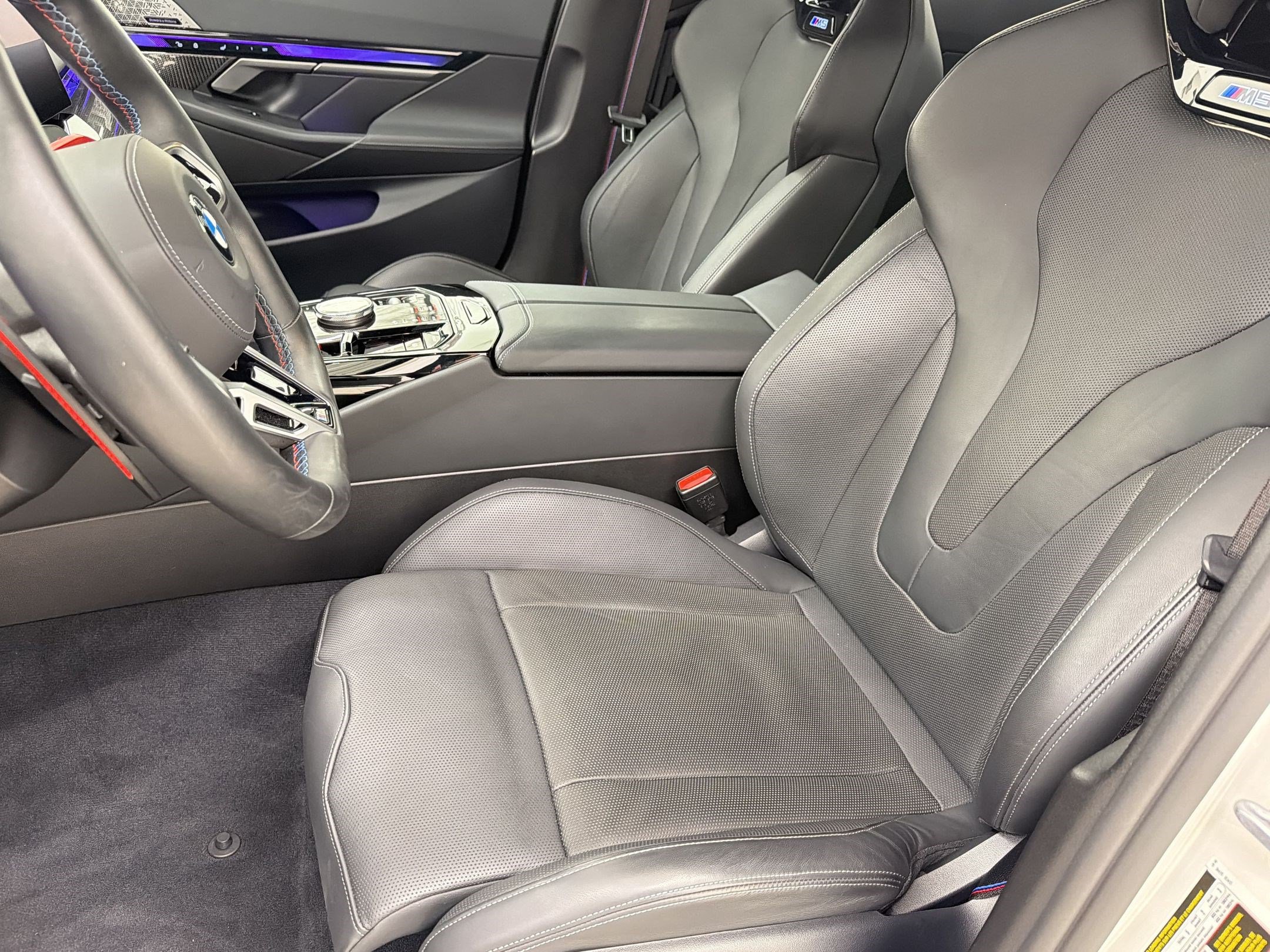 Used 2025 BMW M5 w/ Carbon Package AWD/4WD image 5
