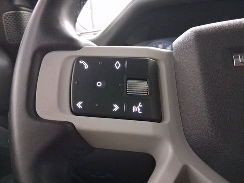 Used 2023 Land Rover Defender 90 SE image 12