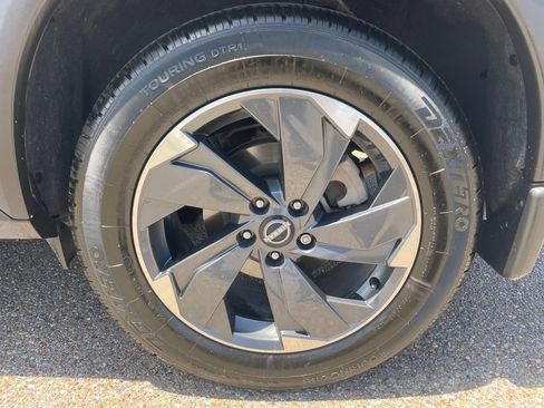 Certified 2024 Nissan Rogue SV FWD image 17