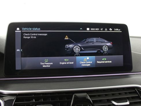 Used 2023 BMW 530e w/ M Sport Package image 25