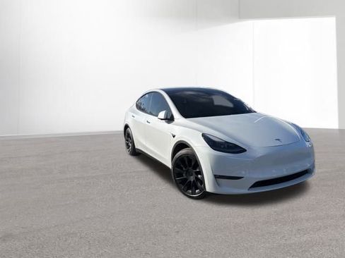Used 2023 Tesla Model Y Long Range image 2