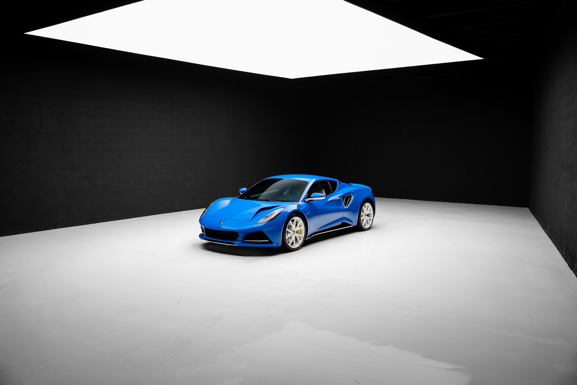 Used 2025 Lotus Emira RWD image 71