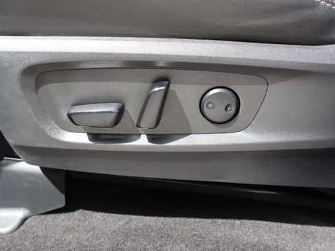 Used 2023 Nissan Pathfinder SL AWD/4WD image 11
