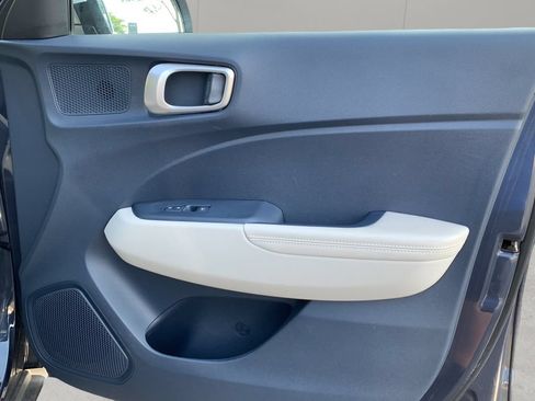 Certified 2022 Hyundai Venue Limited FWD image 37