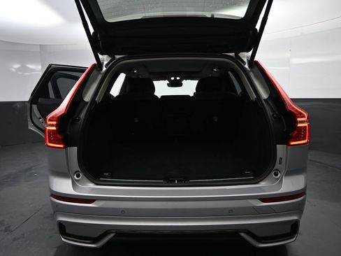 Used 2025 Volvo XC60 B5 Plus AWD/4WD image 18