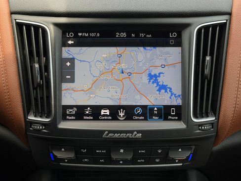 Used 2018 Maserati Levante AWD/4WD image 19