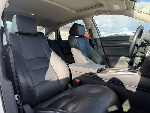Used 2018 Honda Accord Touring image 15