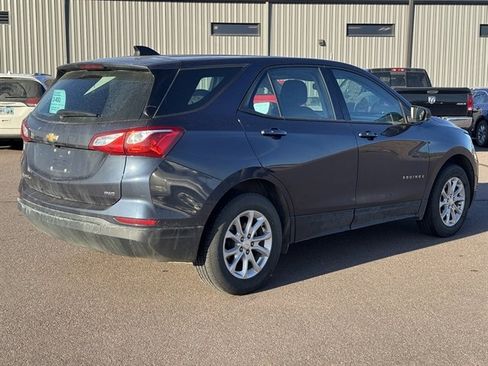 Used 2019 Chevrolet Equinox LS image 3