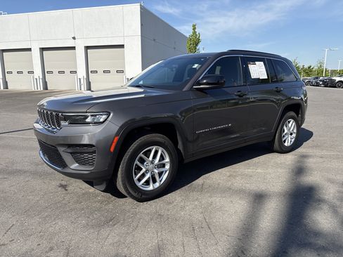 Certified 2025 Jeep Grand Cherokee Laredo X image 7