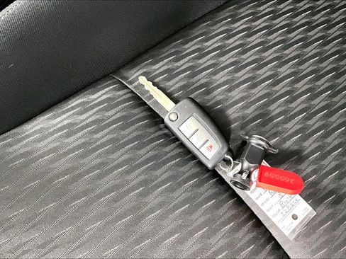 Used 2018 Nissan Rogue S image 10