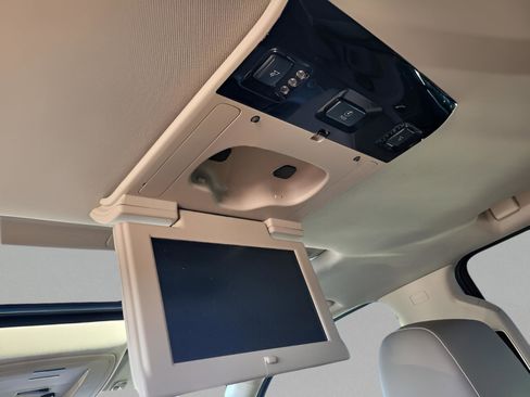 Used 2020 GMC Yukon SLT w/ Premium Edition image 32