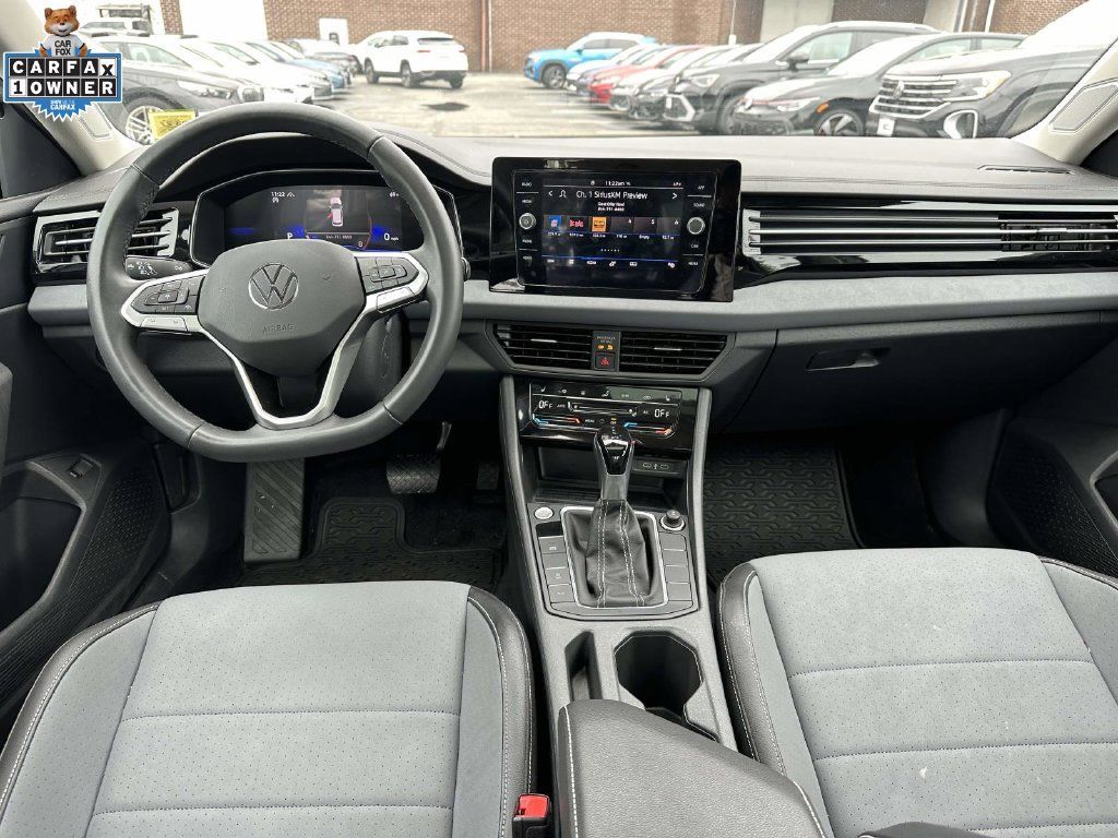 Used 2026 Volkswagen Jetta SE FWD image 13