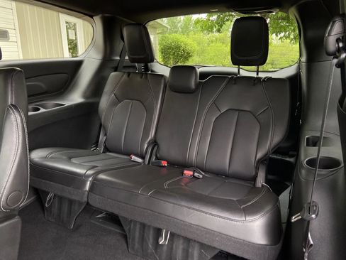 Used 2025 Chrysler Pacifica Select FWD image 24