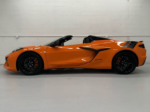 Used 2023 Chevrolet Corvette Z06 RWD image 3