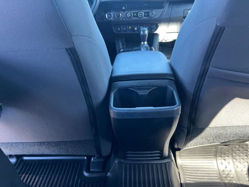 Used 2019 Toyota Tacoma TRD Off-Road w/ Technology Package image 32