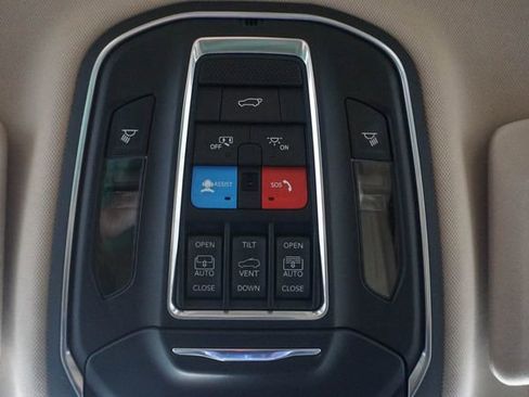 Used 2022 Jeep Grand Cherokee L Limited AWD/4WD image 29