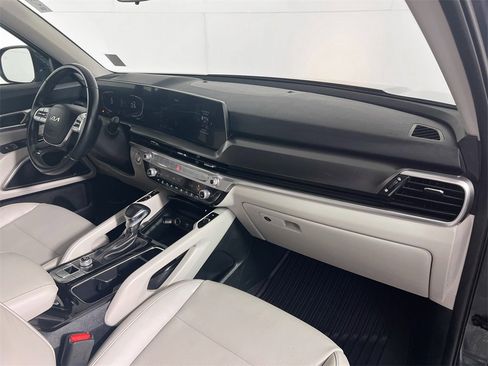 Certified 2024 Kia Telluride S image 30