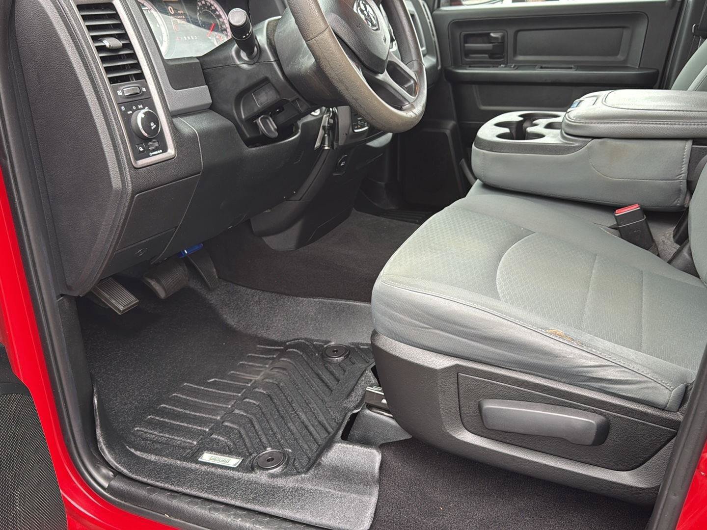 Used 2018 RAM 1500 Express AWD/4WD image 9